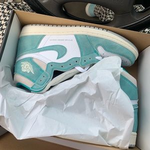 Air Jordan 1 “turbo” green